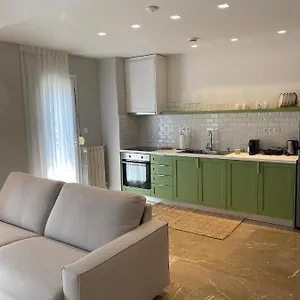 https://theta-2-luxury-apartments.hotelschalkidiki.net